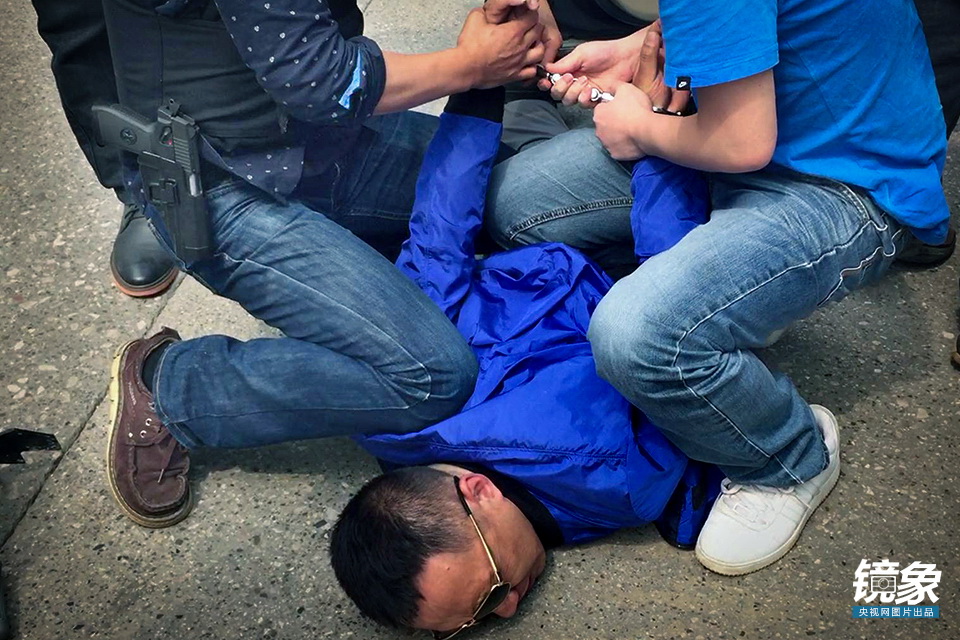抓到牛仔，牛仔被捉记