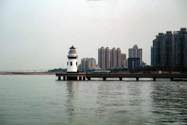 2024新澳精准资料免费提供下载，警惕虚假赌博资料，共建和谐美好社会：远离赌博陷阱的警示分析