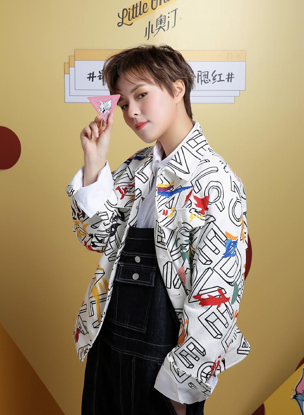 我的贴身校花最新篇章，青春校园的浪漫传奇，甜蜜来袭！，校园恋曲，我的贴身校花甜蜜新篇章