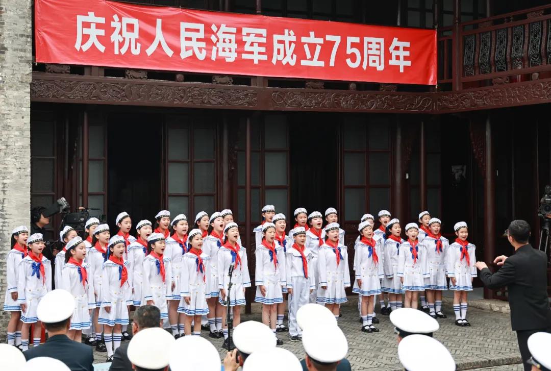 泰州白马庙举行庆祝中国人民解放军海军成立75周年活动