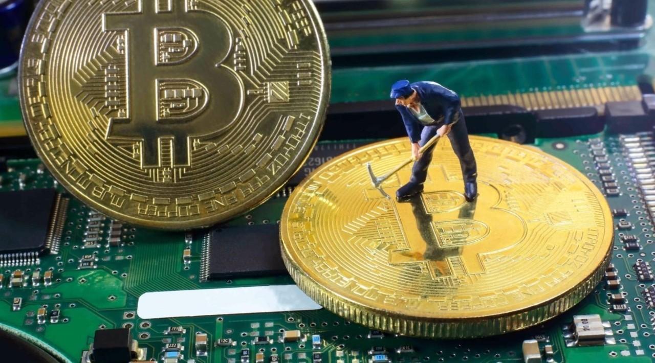 比特币每年腰斩，比特币腰斩现象背后的原因及未来发展趋势探究