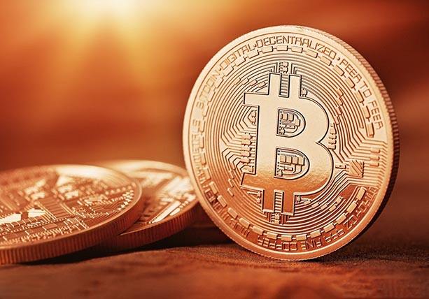 比特币和泰达币，比特币与泰达币：数字货币巨头间的碰撞、挑战与发展趋势分析